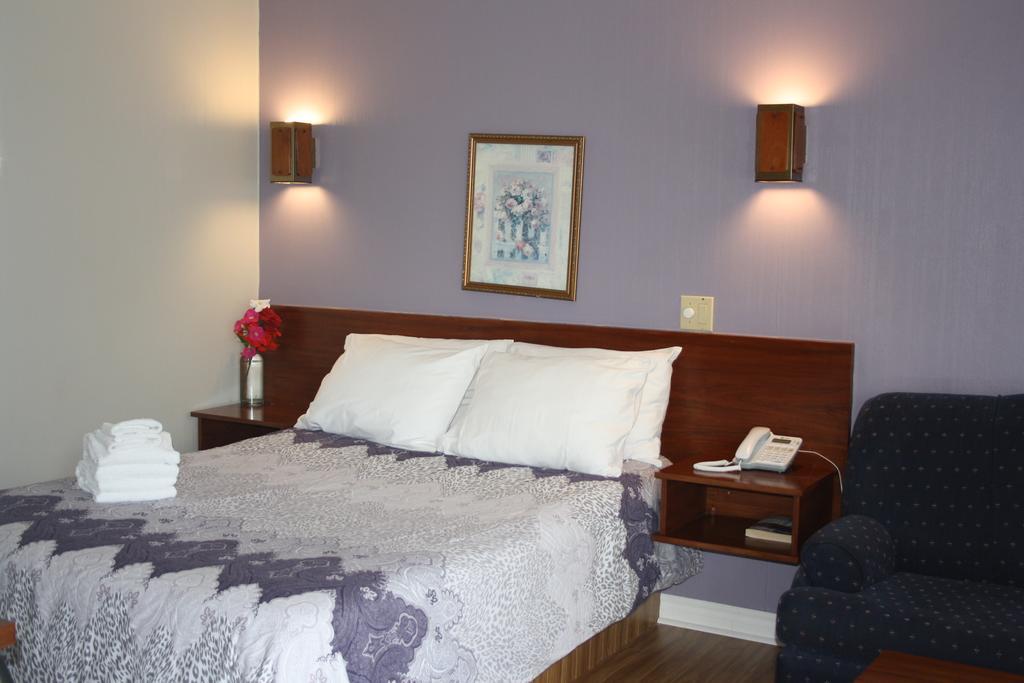 Au Doc Motel Repentigny Zimmer foto
