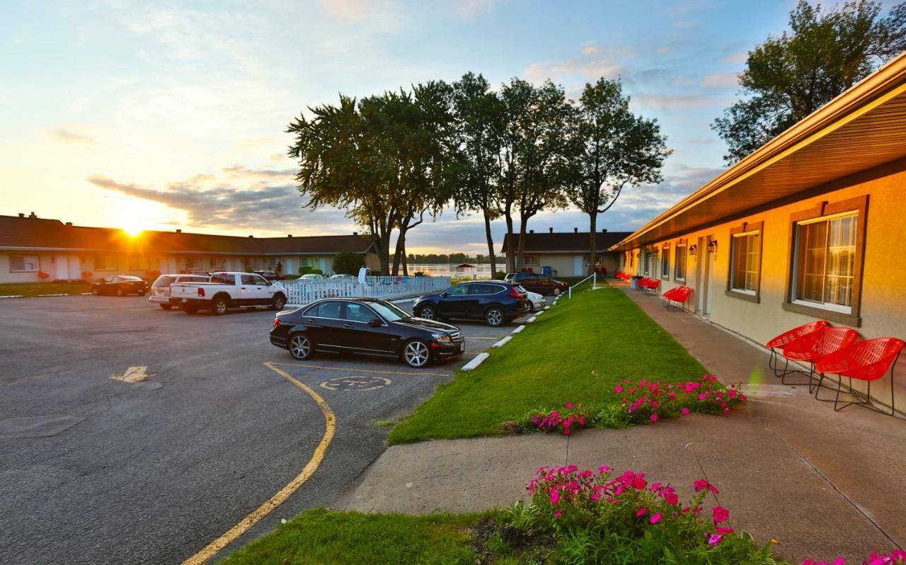 Au Doc Motel Repentigny Exterior foto